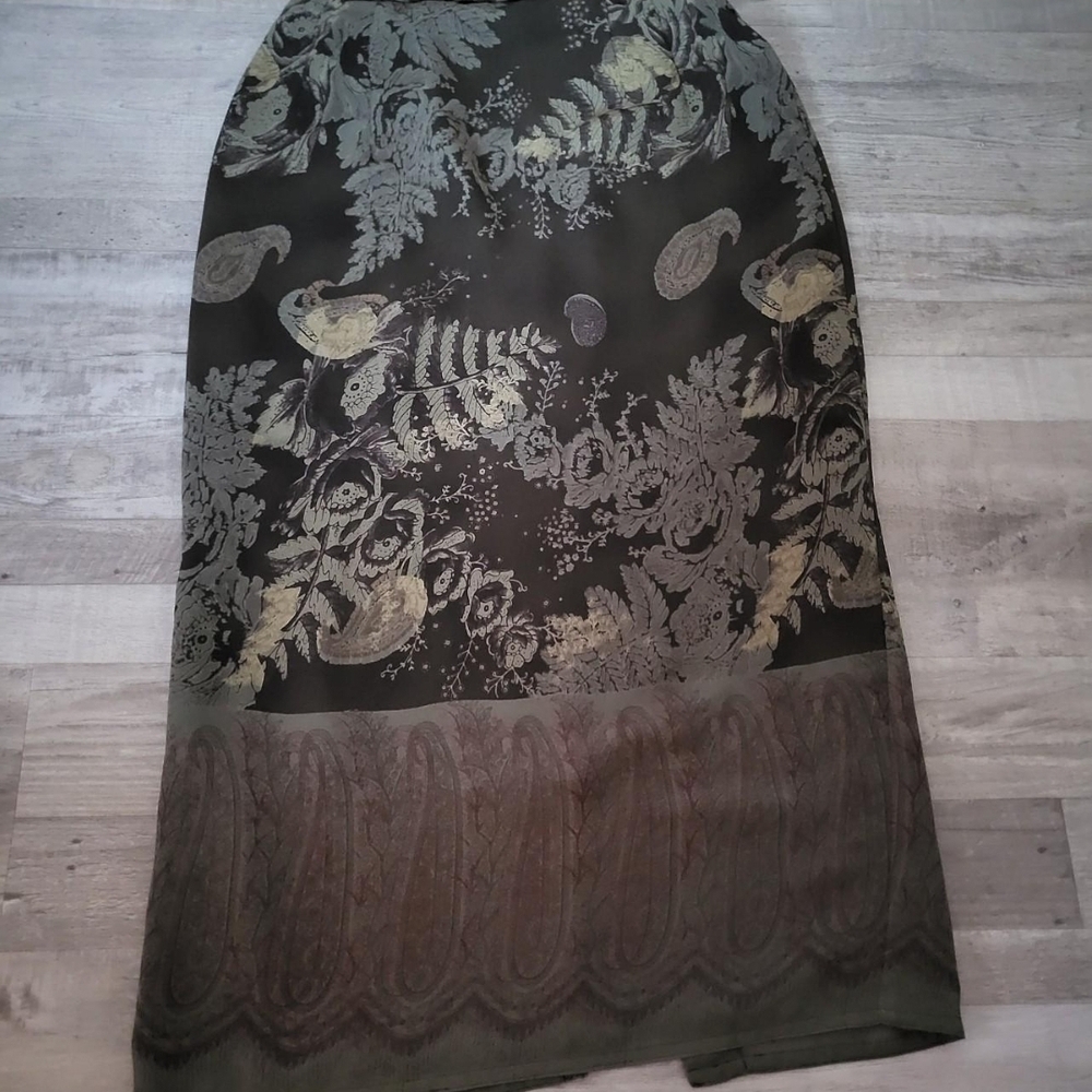 Chic Black and Gold Floral Pencil Skirt